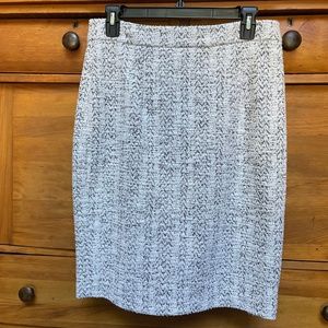 Banana Republic White/Cream and Black Tweed Pencil Skirt - Size 6